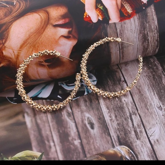 Hoop Earrings Golden Colored - Picture 5 of 6